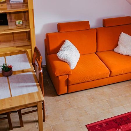 Niki Apartman Gyula Buitenkant foto