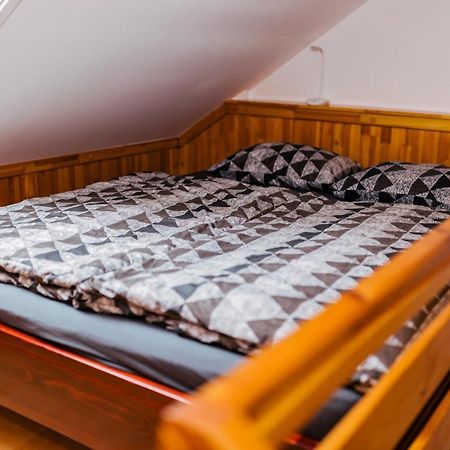 Niki Apartman Gyula Buitenkant foto