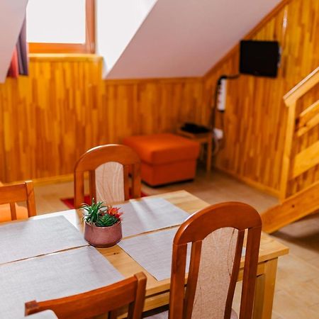Niki Apartman Gyula Buitenkant foto