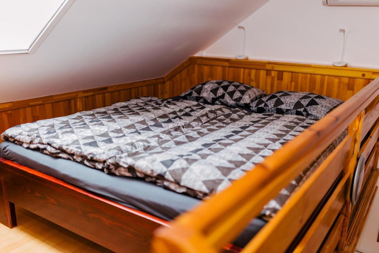 Niki Apartman Gyula Buitenkant foto