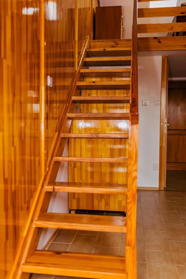 Niki Apartman Gyula Buitenkant foto
