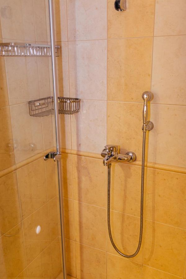 Niki Apartman Gyula Buitenkant foto