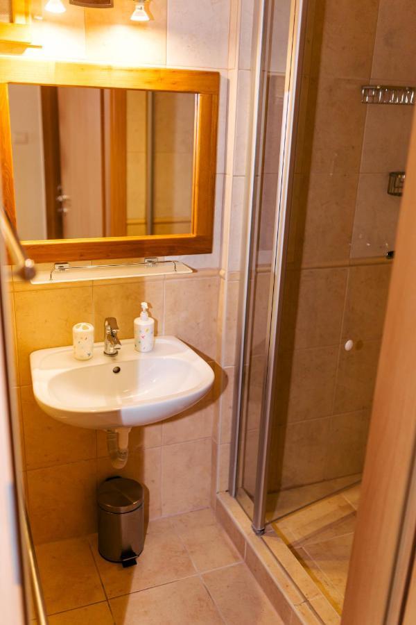Niki Apartman Gyula Buitenkant foto